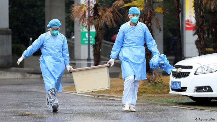 Autoridades chinas confirman seis muertos por el nuevo coronavirus y advierten que se puede contagiar entre humanos