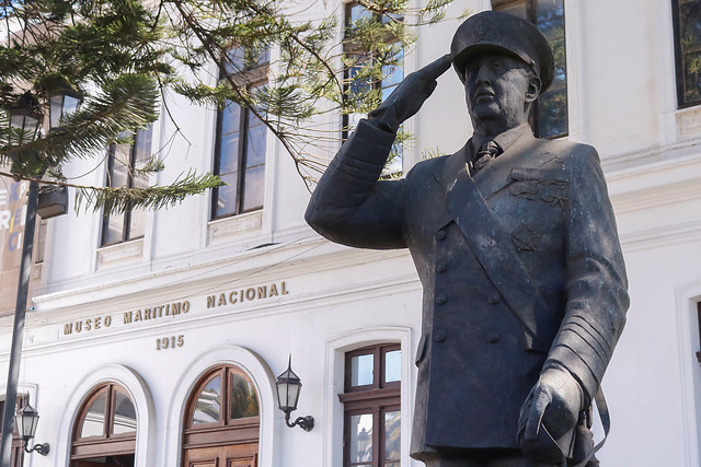 Seguirá intacta: Corte de Apelaciones rechazó recurso que buscaba retirar estatua de José Toribio Merino del Museo Naval de Valparaíso