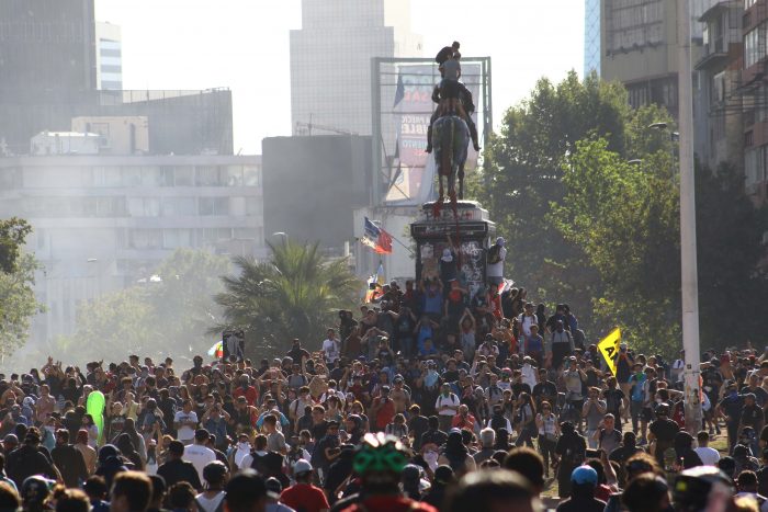 TI: Chile mejoró en el ranking mundial de corrupción gracias a protestas ciudadanas