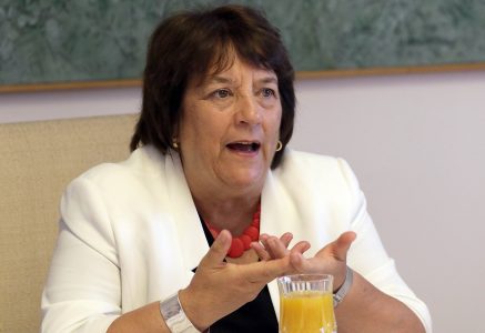 Ministra Delpiano critica orden de Trump para combatir criminales en el extranjero: "No corresponde"