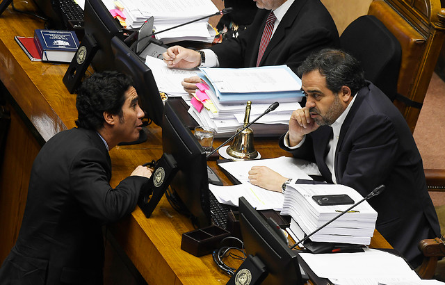 Senado aprueba la reforma tributaria negociada por Briones con la oposición y despacha el proyecto a la Cámara