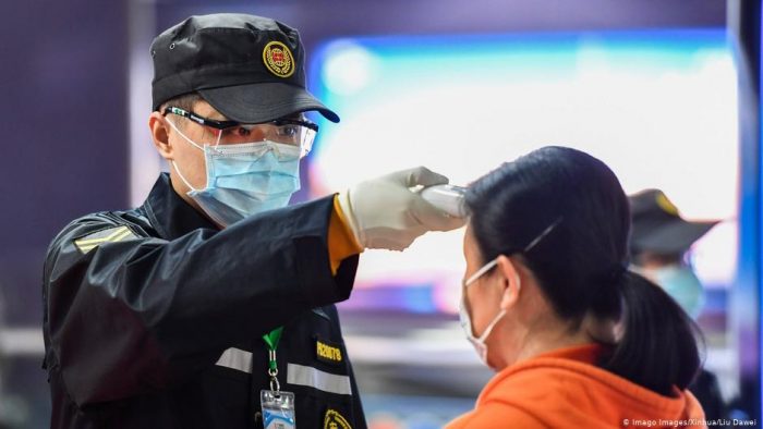 China reporta 25 muertos más por coronavirus en Wuhan