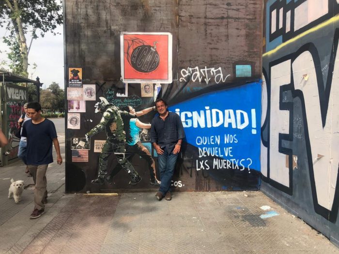 Artista Fernando Feuereisen: «lo más interesante está hoy en la calle, a lo largo de la Alameda, desde Salvador hasta Santa Rosa hay una intervención visual tremenda»