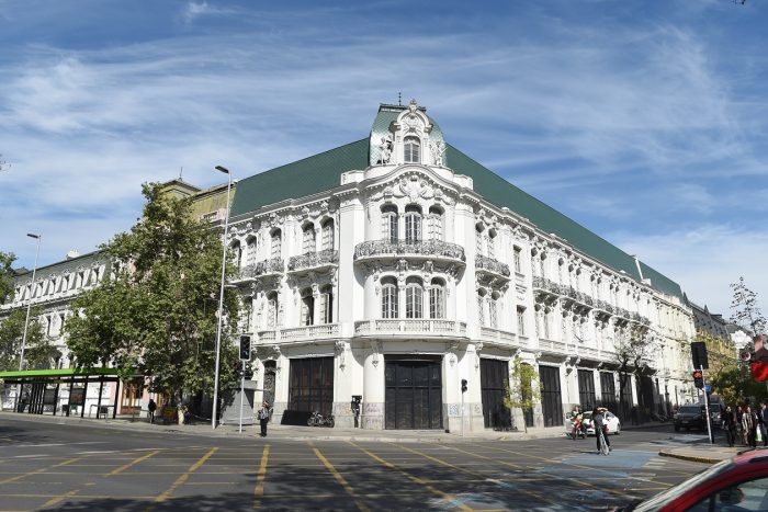 Restauran emblemático Palacio Íñiguez en Santiago
