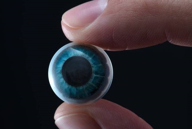 “Mojo Lens”: los lentes de contacto equipados con pantalla microscópica que permite ver menús y notificaciones en tiempo real