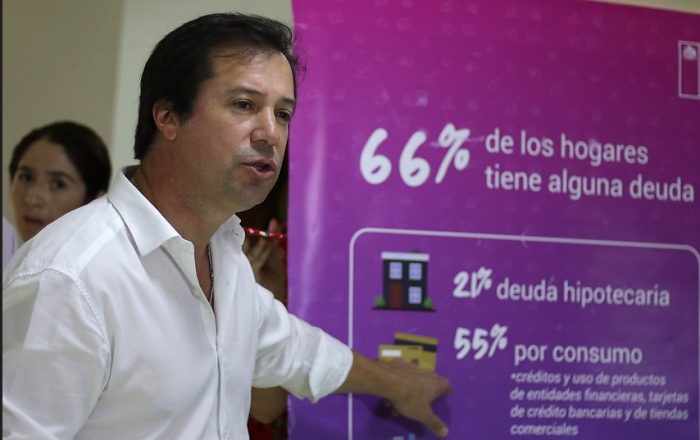 Ministro Palacios tras acuerdo para disminuir endeudamiento: «Los bancos van a contactar a cada uno de sus clientes para ofrecerles flexibilidades de pago»