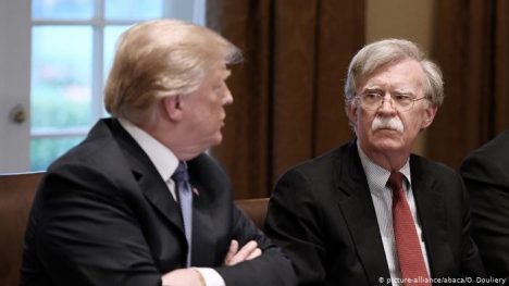 FBI allana casa de exasesor de Trump, John Bolton quien ha sido crítico del mandatario