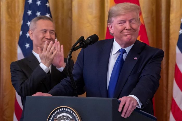 Tregua a la guerra comercial: Trump sella con viceprimer ministro chino la primera fase del acuerdo