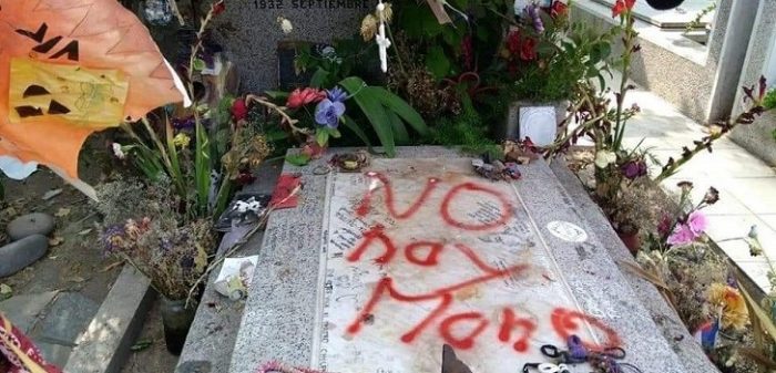 Repudian ofensivo rayado a la tumba de Víctor Jara en el Cementerio General