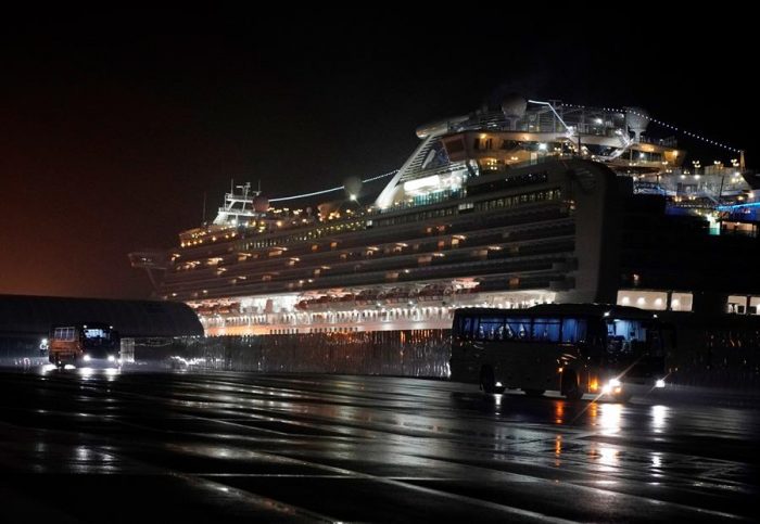 Coronavirus: mueren dos pasajeros del crucero Diamond Princess en plena polémica por la cuarentena en Japón