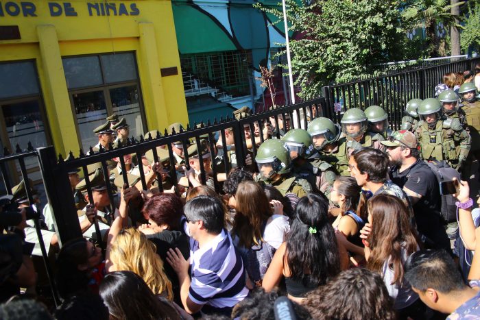 Manifestaciones en sede PSU de Estación Central marcan la última jornada de rendición de la prueba