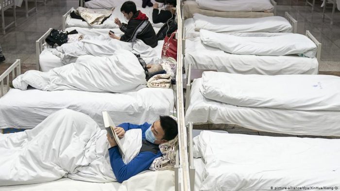 China extrema restricciones y reporta 563 muertos por coronavirus