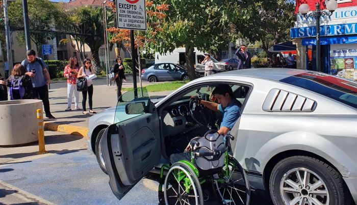 Aumentan sanciones por utilizar indebidamente estacionamientos para personas con discapacidad