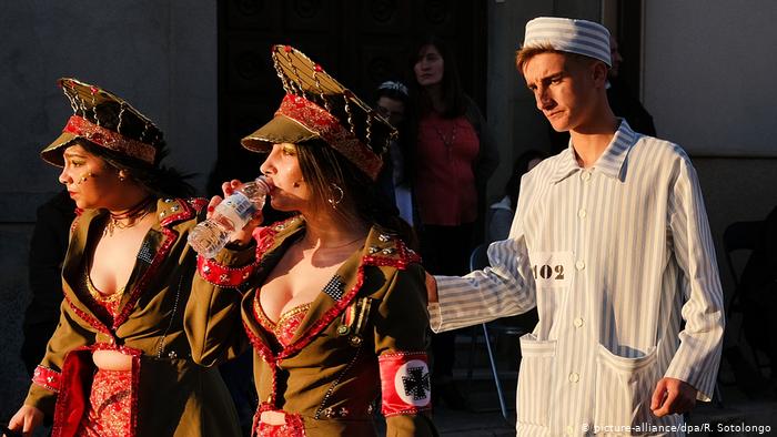 Indignación por desfile de carnaval con nazis y víctimas del Holocausto en España