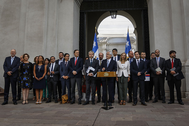 Piñera vuelve de vacaciones y apela a recuperar el “orden público” para tener un “plebiscito democrático, limpio y transparente”