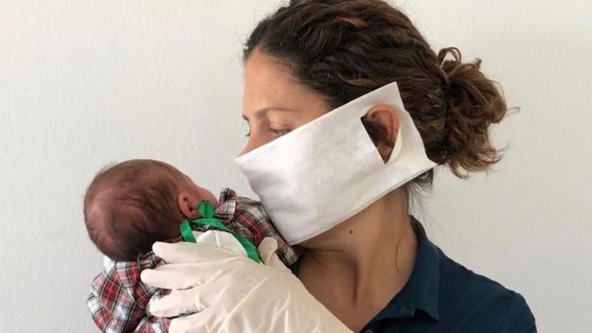 Coronavirus en Italia | «Aún no he podido darle un besito a mi hija»: la dura realidad de dar a luz cuando se tiene covid-19