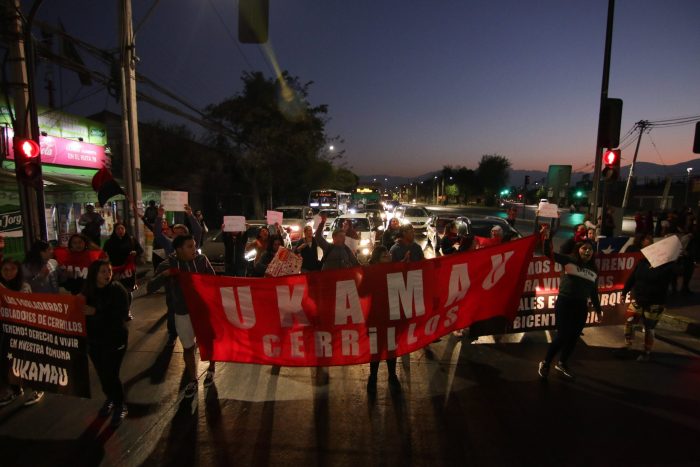 Llegó marzo: barricadas y cortes de tránsito marcan el inicio de la jornada en Santiago