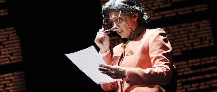 Obra de teatro retrata la vida de María Moliner, la bibliotecaria española que redactó un diccionario único a mano
