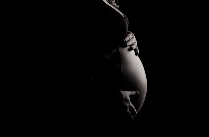 Embarazadas en cuarentena denuncian falta de rigurosidad en la atención pública y cuentan cómo han tenido que protegerse  de un posible contagio