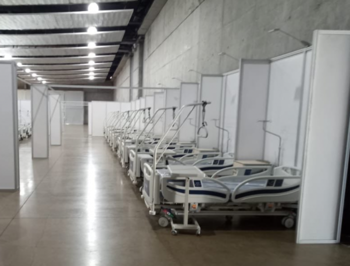 Piñera visita el Hospital de Emergencia instalado en Espacio Riesco y destaca que podrán atender a 800 personas contagiadas