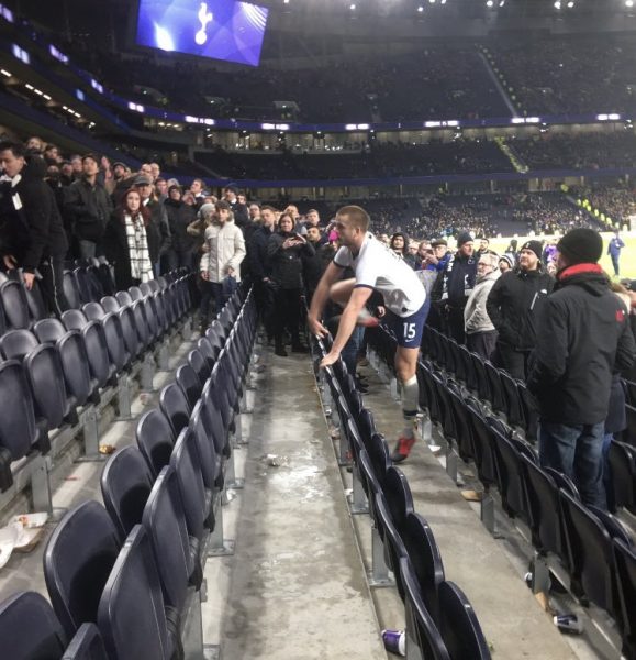 Jugador del Tottenham saltó las gradas para encarar a quienes insultaban a su hermano tras la eliminación de su equipo de la Copa FA