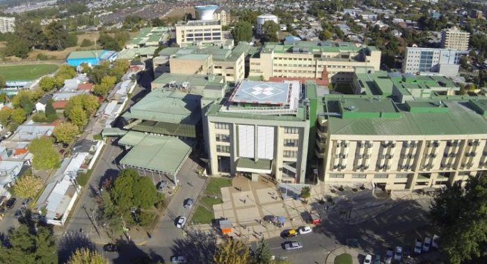 35 funcionarios del hospital de Los Ángeles en cuarentena tras confirmarse que médico estaba contagiado con Covid-19