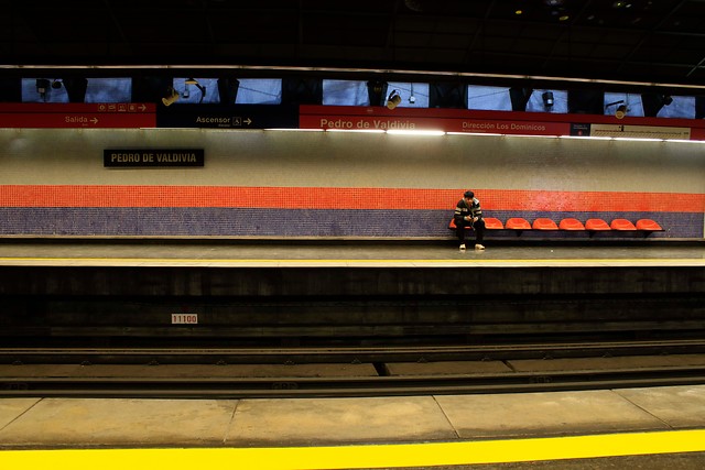 Metro de Santiago cambia horarios de apertura y cierre por toque de queda