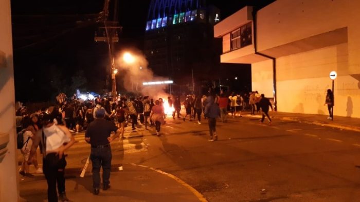 Celebración de la Noche Valdiviana terminó con disturbios y diez personas detenidas