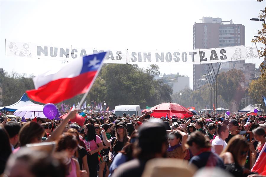 8M: Renombran estaciones del Metro con demandas feministas — LOS40 Chile