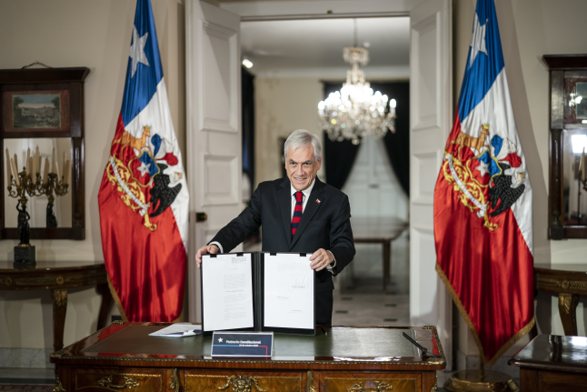 «No era posible poner en riesgo la salud de los chilenos»: Piñera promulga reforma que cambia fecha del plebiscito constitucional