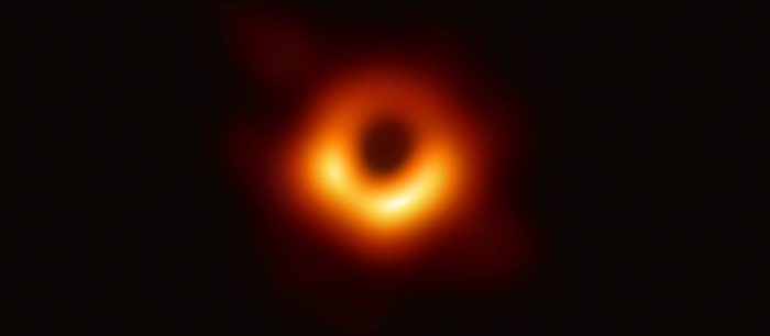 Conferencias “Astronomía en tu casa”: ¿Cómo se alimentan los agujeros negros? vía streaming