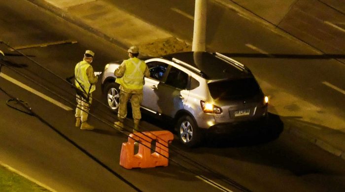 A un mes del inicio del toque de queda nacional, Carabineros realiza balance: más de 10 mil personas infringieron la medida