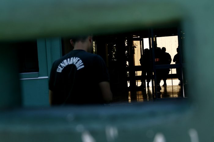 Escándalo: Asado de funcionarios en escuela de Gendarmería termina con desórdenes, insultos y un ataque con sable