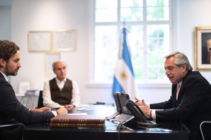 Presidente de Argentina en conversación telefónica con Piñera: «Tenemos que unirnos en estos difíciles momentos»