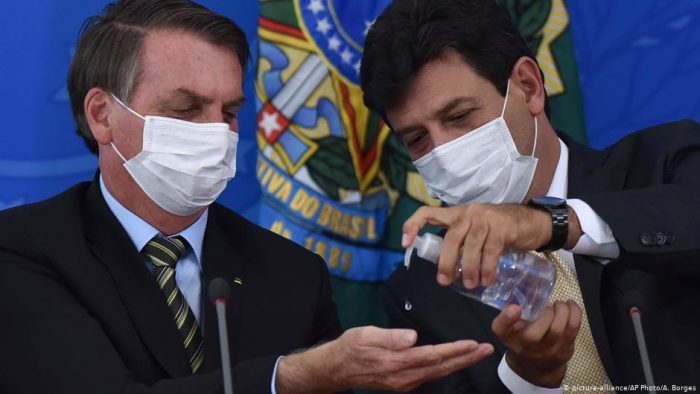 Bolsonaro destituye a ministro de Salud en plena crisis del coronavirus