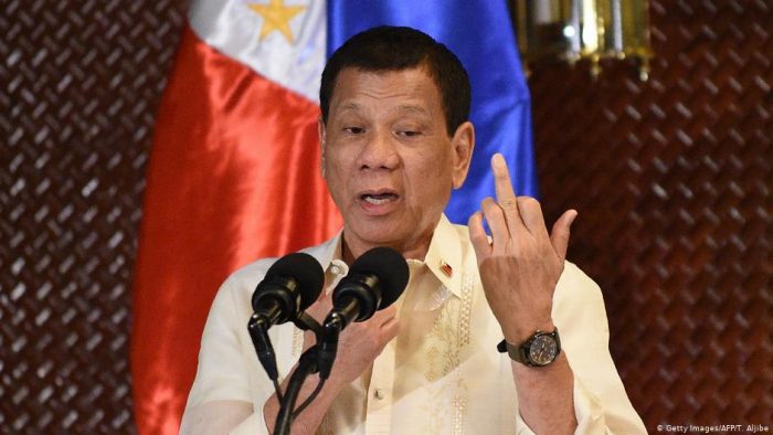 «Dispárenles a matar»: la orden a la policía del presidente de Filipinas para los que violen cuarentena