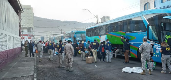 Canciller informó que 450 bolivianos varados en Chile pudieron regresar a su país