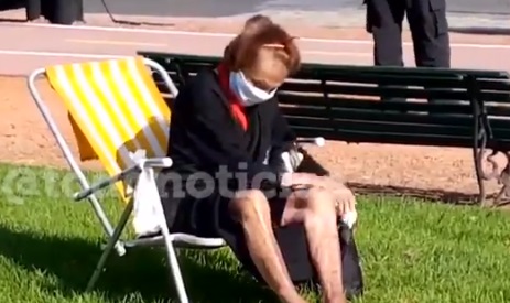 “Necesito una horita de aire y sol y me voy”: señora de 85 años desafió a la policía en plena cuarentena en Buenos Aires