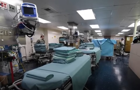 Hospital flotante se encuentra tratando a enfermos de Covid-19 en las costas de California