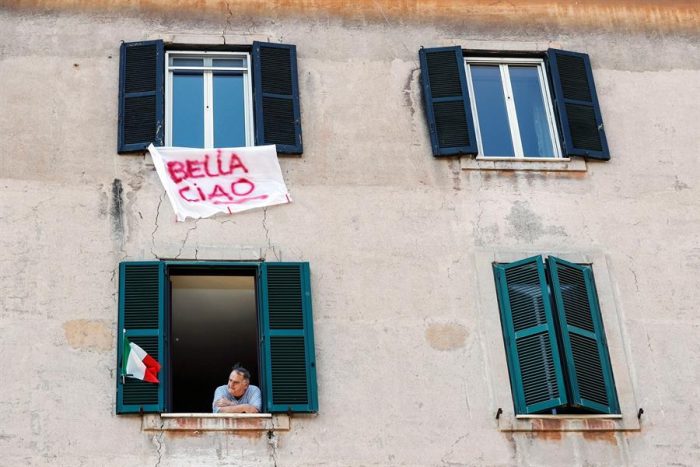 Italia registra 415 muertos en 24 horas, la menor cifra en más de un mes