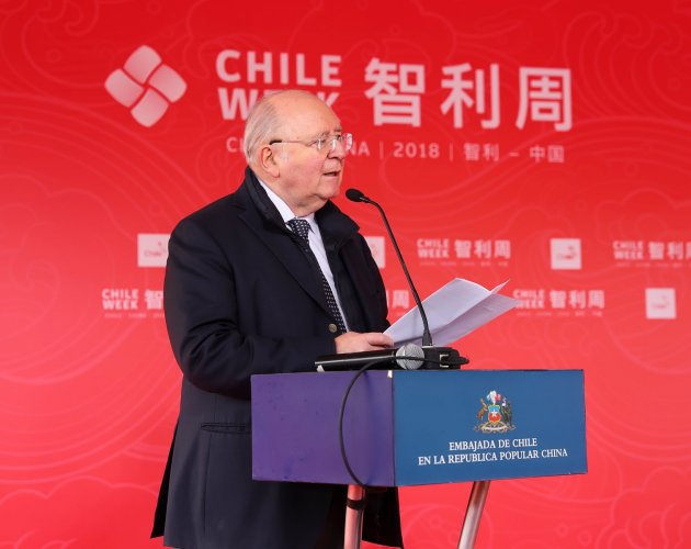 Embajador de Chile en Beijing: “La única donación que conozco del Estado de China es la de ayer (…) mascarillas y cosas menores”