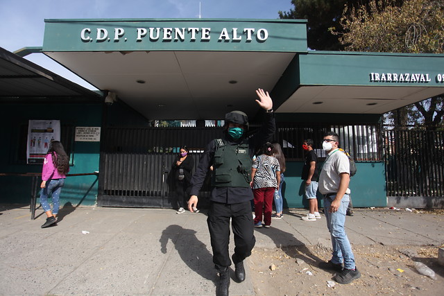 El polvorín de la Cárcel de Puente Alto: dirigente de funcionarios de Gendarmería solicita “intervención total” en el recinto