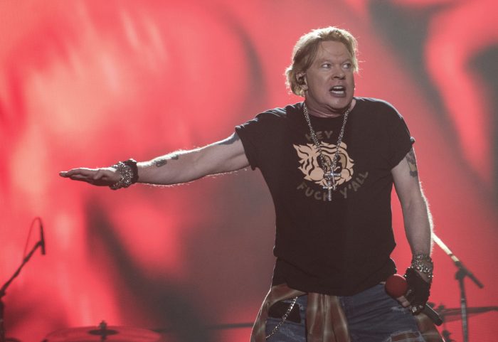 Líder de Guns N’ Roses y secretario del Tesoro de EE.UU. protagonizan feroz pelea en redes