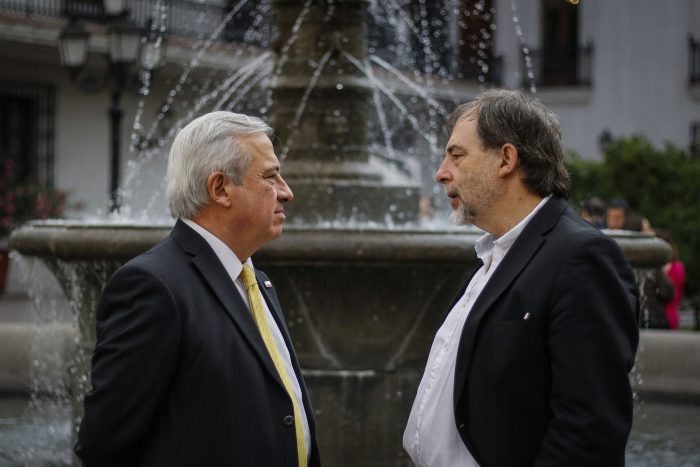 Girardi responde críticas de Mañalich a la oposición: «Nuestro ánimo es colaborar» pero acusa que el Gobierno no «hace lo que deberían estar haciendo»