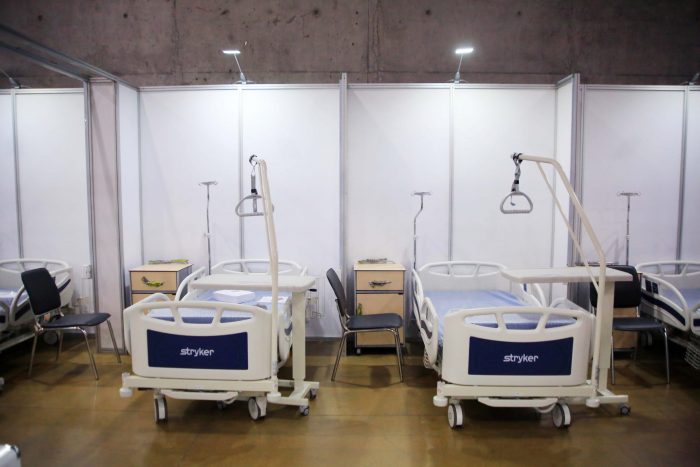 Minsal instruye a clínicas privadas a ampliar en 100% el número de camas UCI