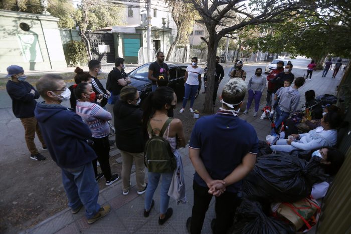 Más de 200 venezolanos acampan a las afueras de la Embajada para pedir repatriación tras quedarse sin trabajo por el covid-19