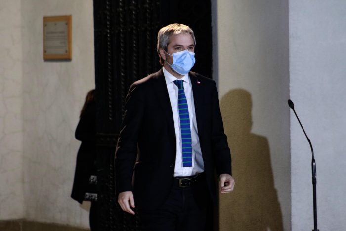 “Esto no es el 18 de octubre”: ministro Blumel critica a dirigentes de oposición por manifestaciones en medio de la pandemia