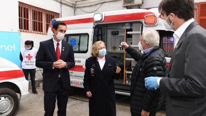 Donan primeras ambulancias 100% eléctricas a la Cruz Roja para hacer frente al coronavirus
