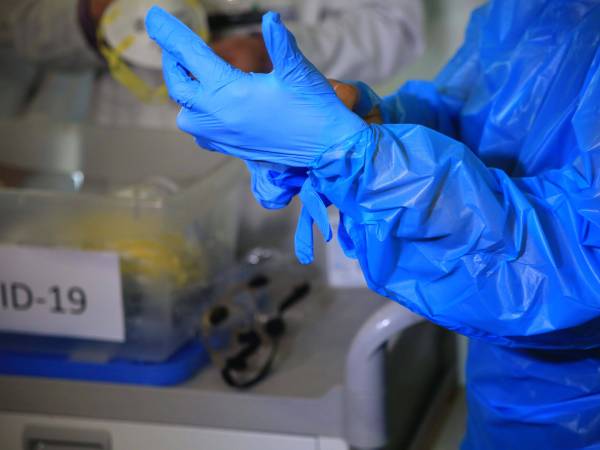 Ministerio de Salud suspendió análisis en cinco laboratorios por «discordancias en resultados» de test PCR