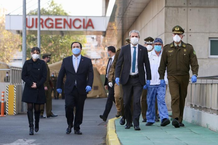 Ministro Blumel tras visitar a carabinero baleado en protesta en Cerrillos: «Es un acto absolutamente repudiable y cobarde»